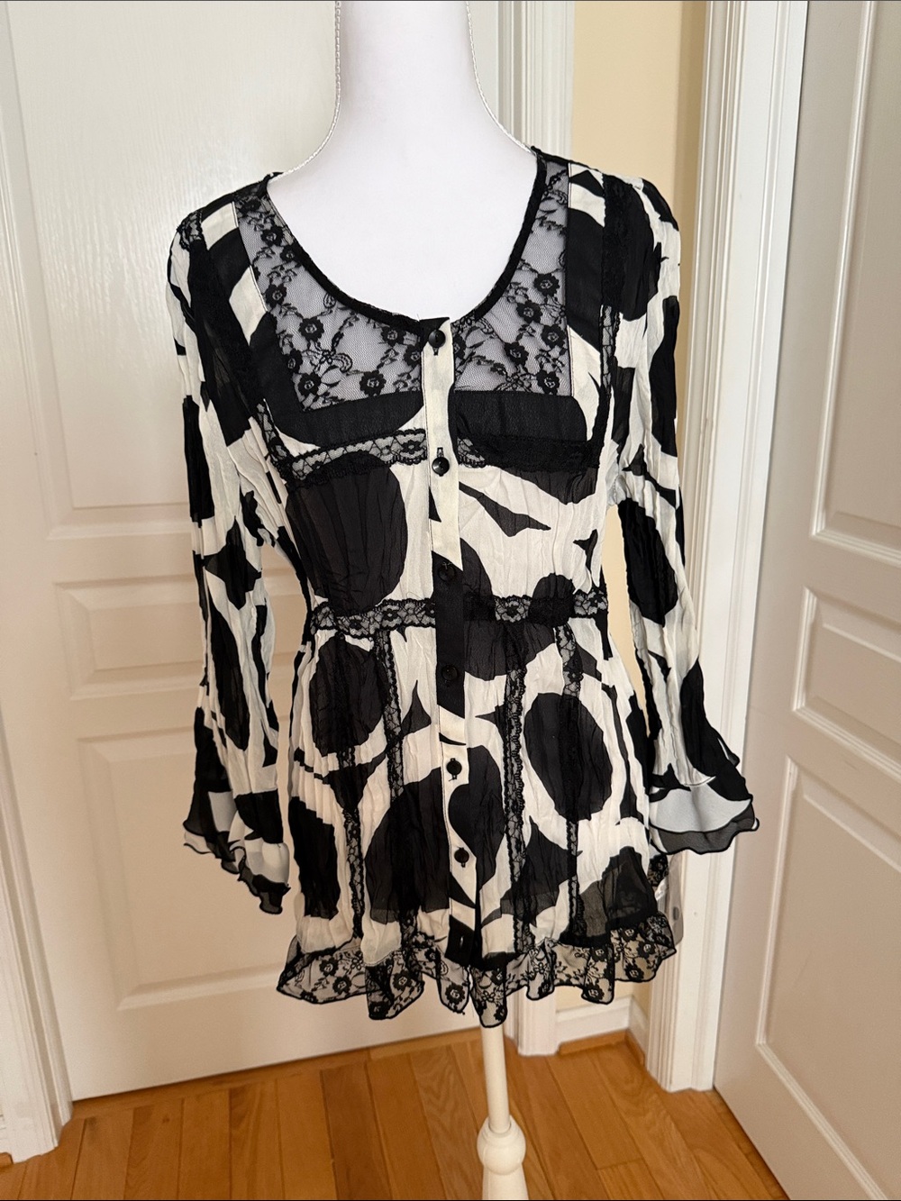 Signature by Larry Levine Black and White Lace-Trim Button Front Tunic